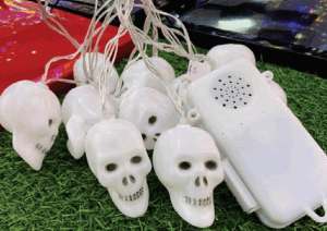 Cordão 10 Leds caveiras halloween com 3 funções e sensor sonoro.