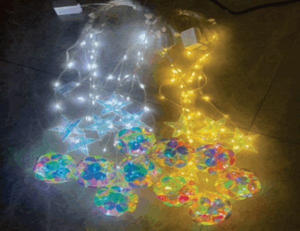 Cascata Fio De Fada 110 LEDs Estrelas E Bolas Bivolt