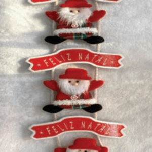 Enfeite de Natal para pendurar com 3 placas feliz natal e 3 papai noeis